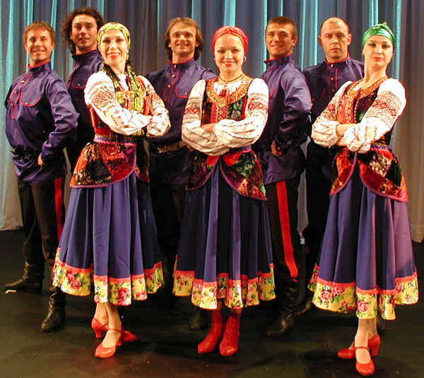 russian_costume08.jpg (139851 bytes)